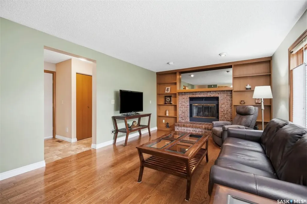 547 Whitewood Crescent Saskatoon SK S7J 4L4