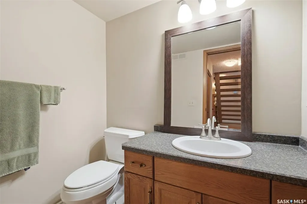 547 Whitewood Crescent Saskatoon SK S7J 4L4