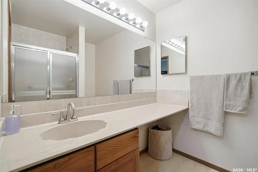 547 Whitewood Crescent Saskatoon SK S7J 4L4