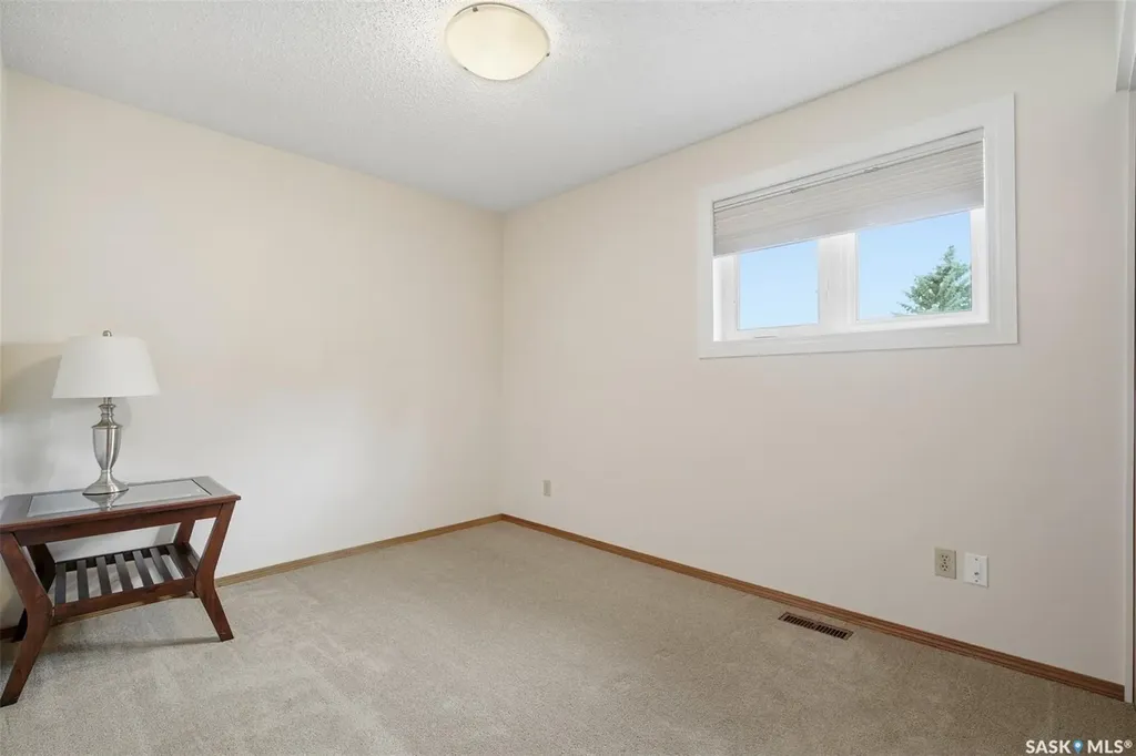 547 Whitewood Crescent Saskatoon SK S7J 4L4