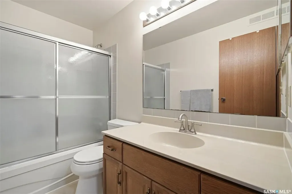 547 Whitewood Crescent Saskatoon SK S7J 4L4