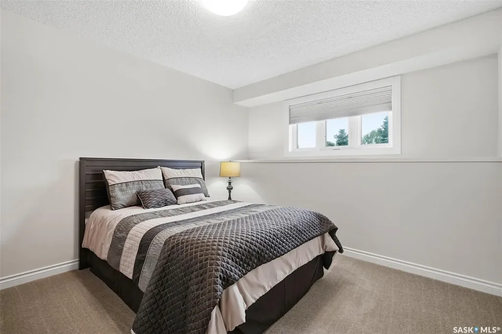 547 Whitewood Crescent Saskatoon SK S7J 4L4