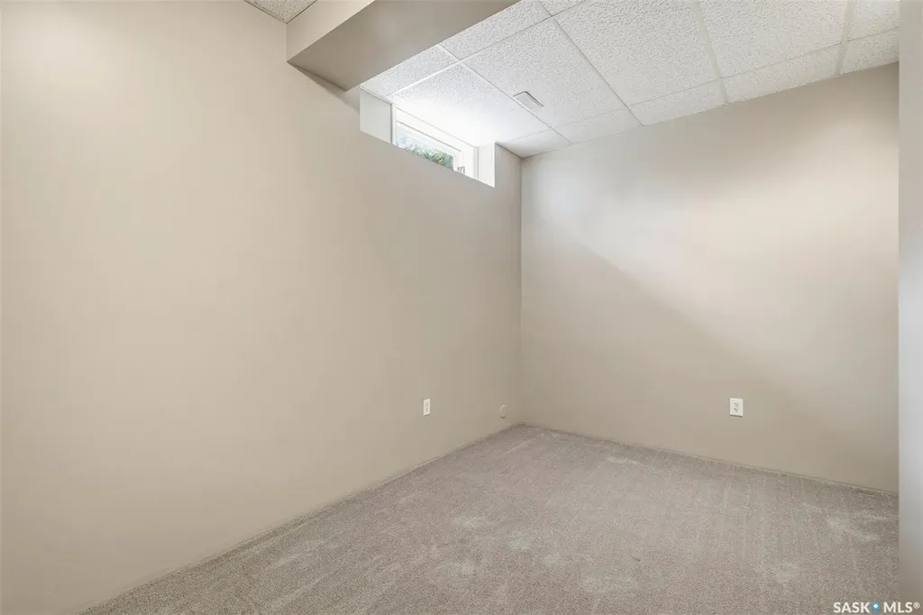 547 Whitewood Crescent Saskatoon SK S7J 4L4
