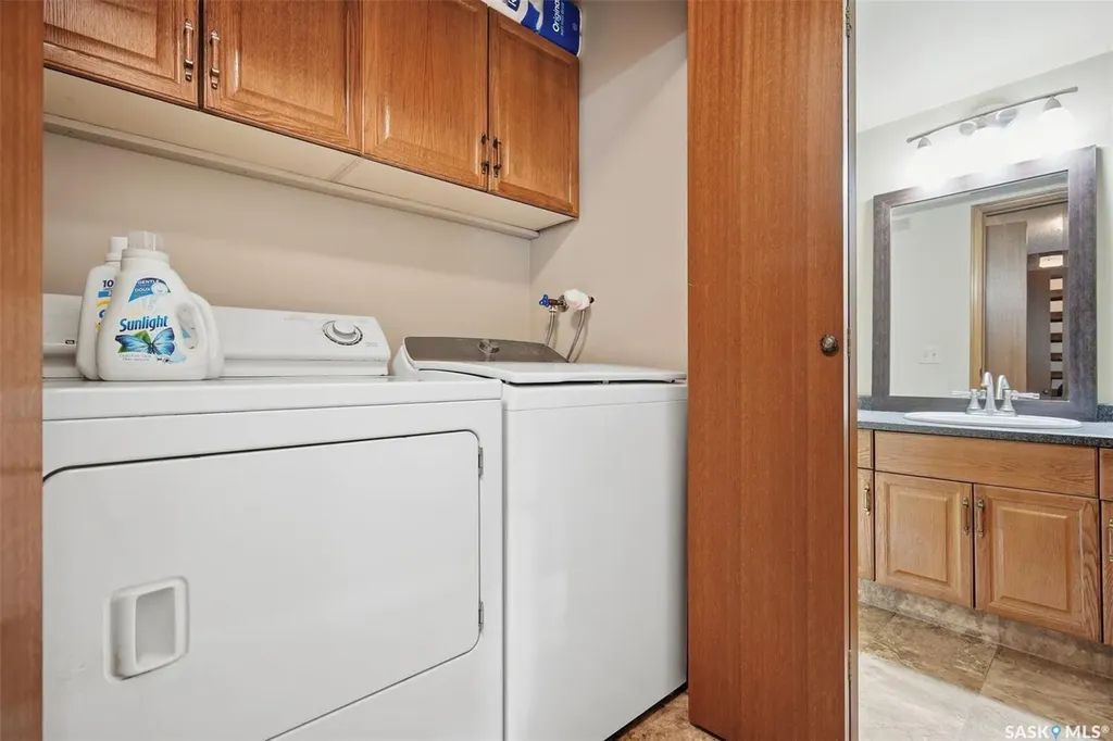 547 Whitewood Crescent Saskatoon SK S7J 4L4