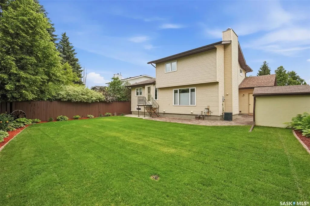 547 Whitewood Crescent Saskatoon SK S7J 4L4