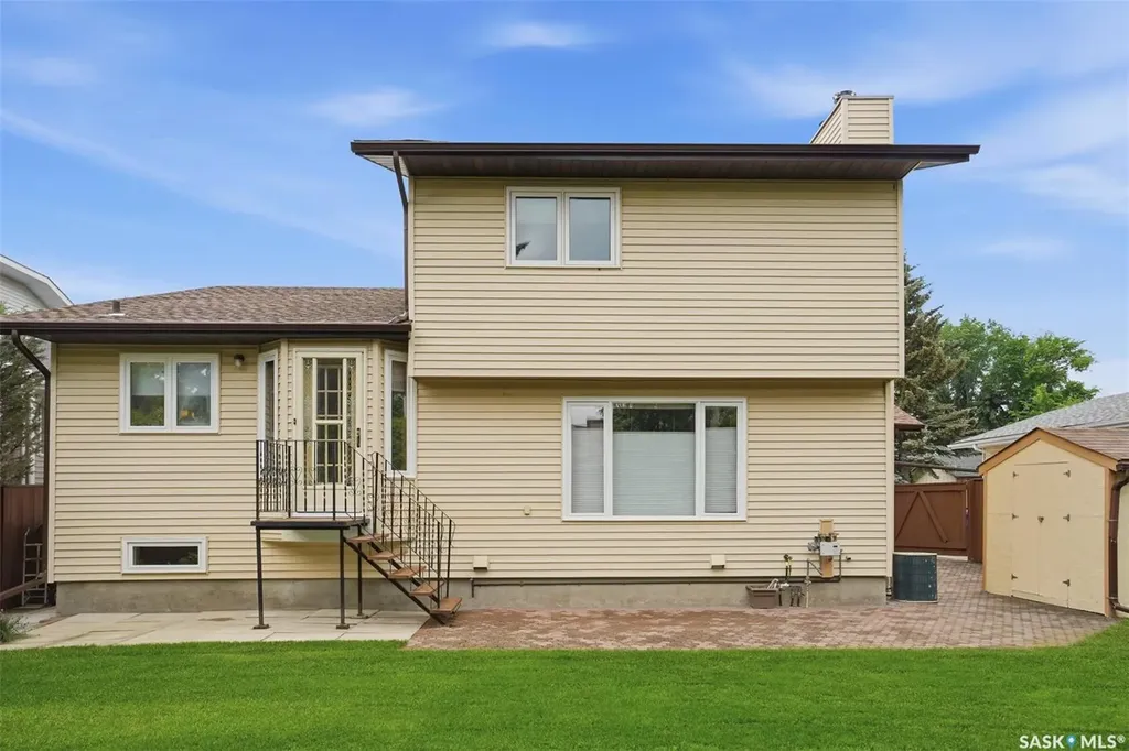 547 Whitewood Crescent Saskatoon SK S7J 4L4