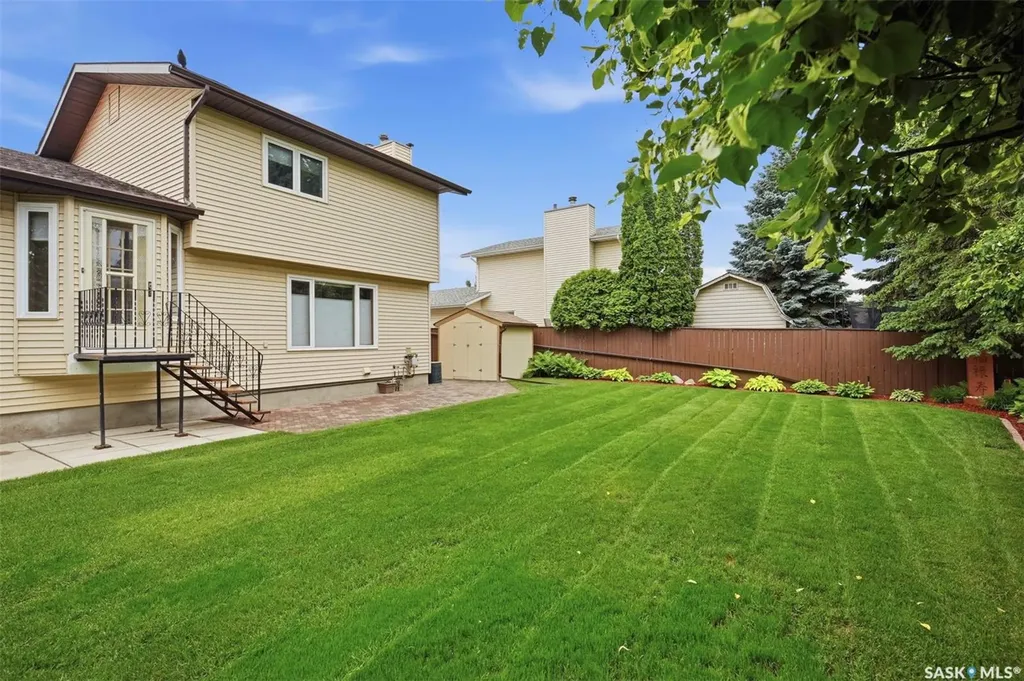 547 Whitewood Crescent Saskatoon SK S7J 4L4