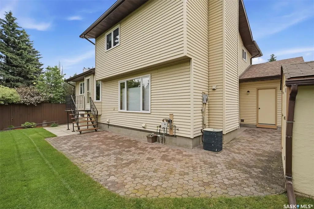 547 Whitewood Crescent Saskatoon SK S7J 4L4