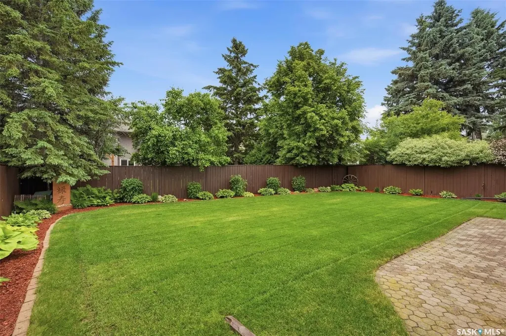547 Whitewood Crescent Saskatoon SK S7J 4L4