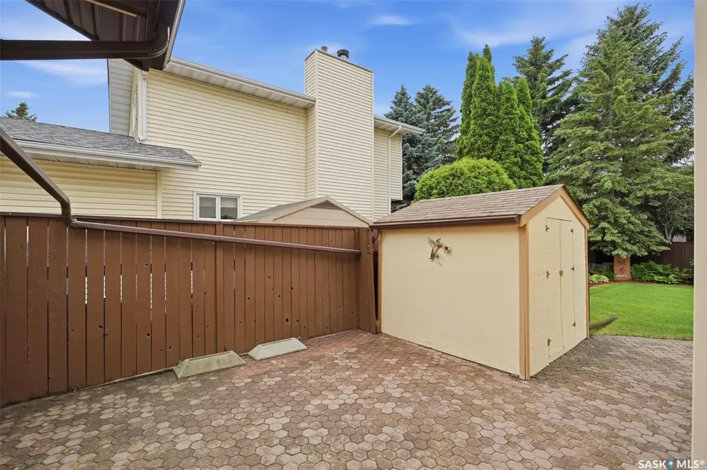 547 Whitewood Crescent Saskatoon SK S7J 4L4
