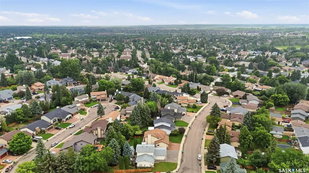 547 Whitewood Crescent Saskatoon SK S7J 4L4