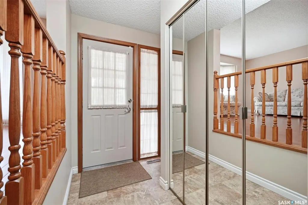 547 Whitewood Crescent Saskatoon SK S7J 4L4