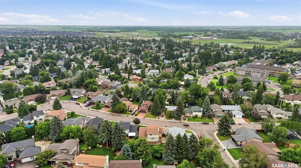 547 Whitewood Crescent Saskatoon SK S7J 4L4