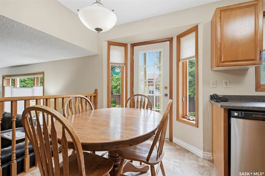 547 Whitewood Crescent Saskatoon SK S7J 4L4