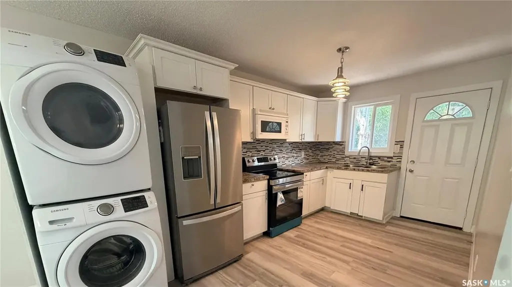 649 Douglas Crescent Saskatoon SK S7L 4T9