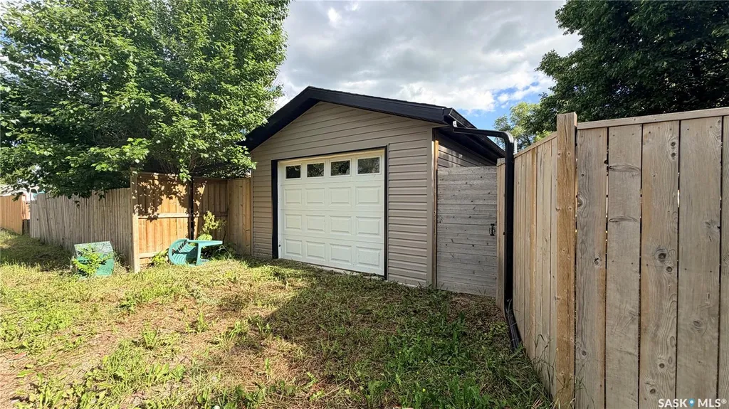 649 Douglas Crescent Saskatoon SK S7L 4T9