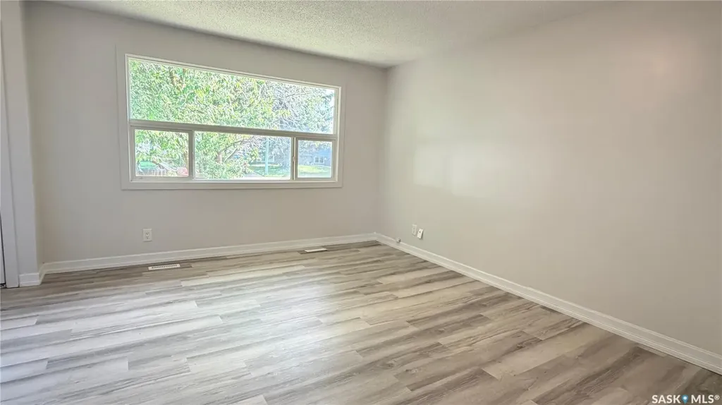 649 Douglas Crescent Saskatoon SK S7L 4T9