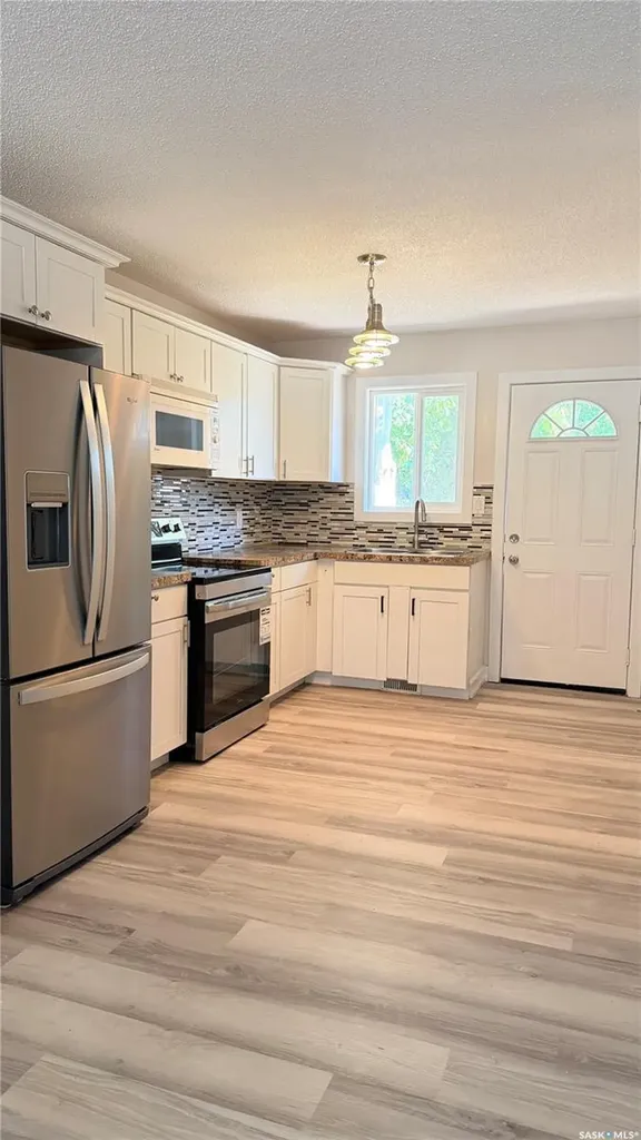 649 Douglas Crescent Saskatoon SK S7L 4T9