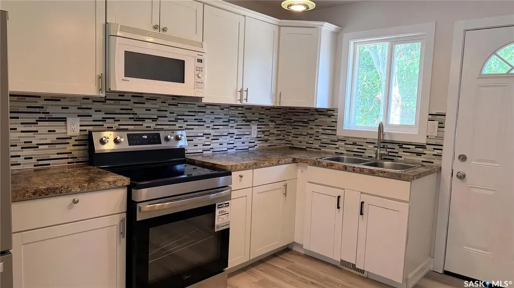 649 Douglas Crescent Saskatoon SK S7L 4T9