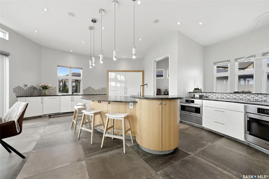 2168 Riverbend Cove Regina SK S4V 1R8