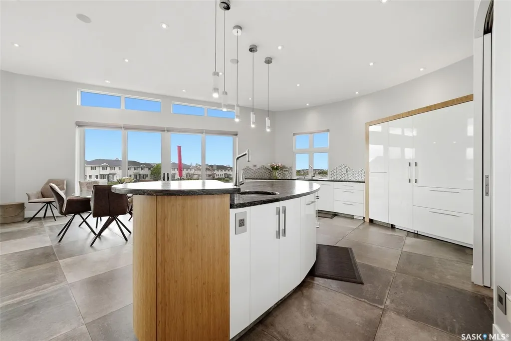 2168 Riverbend Cove Regina SK S4V 1R8