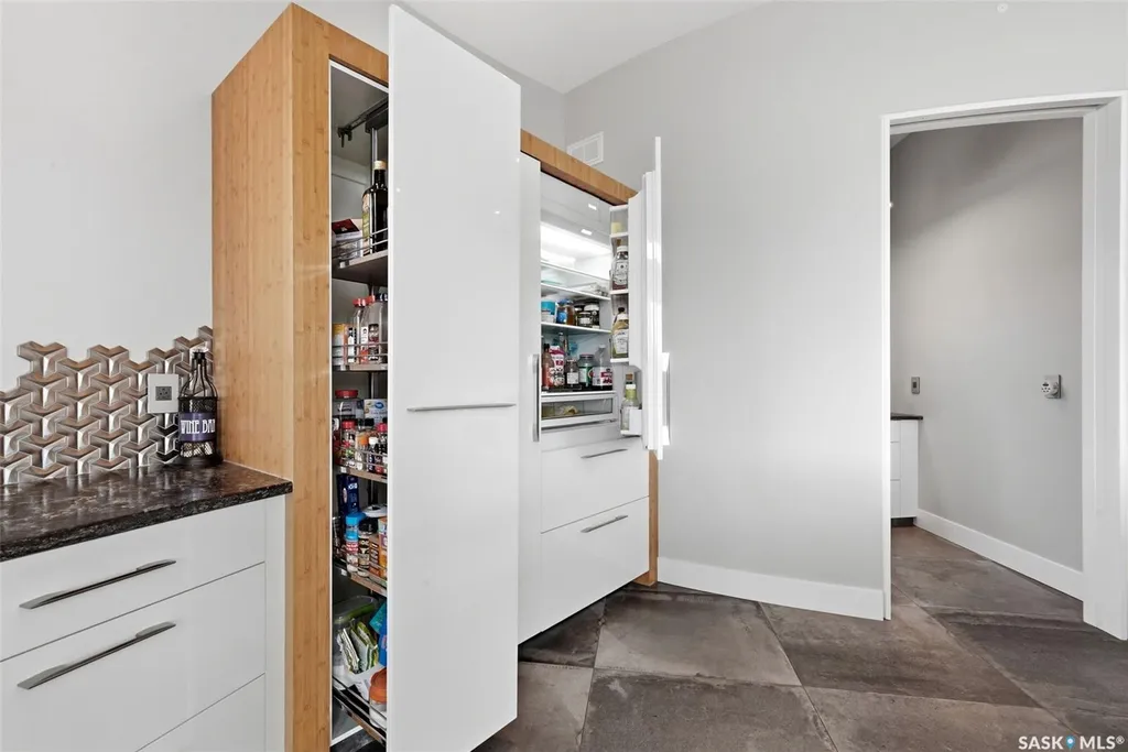 2168 Riverbend Cove Regina SK S4V 1R8