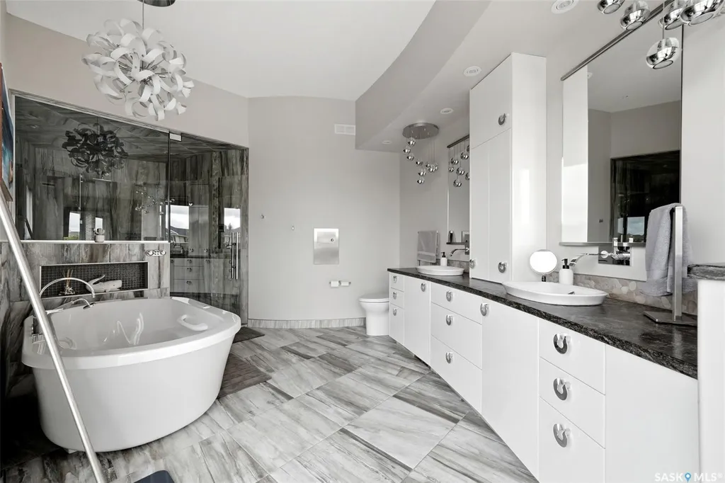 2168 Riverbend Cove Regina SK S4V 1R8