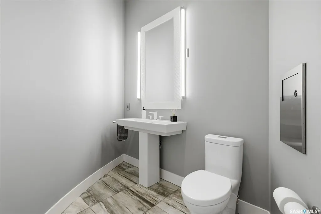 2168 Riverbend Cove Regina SK S4V 1R8