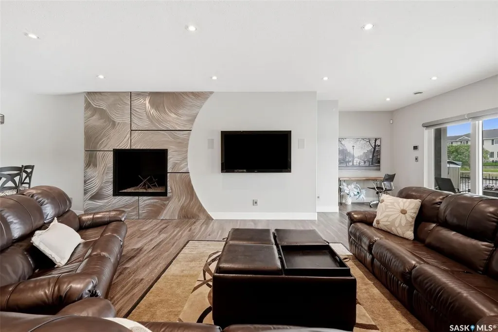 2168 Riverbend Cove Regina SK S4V 1R8