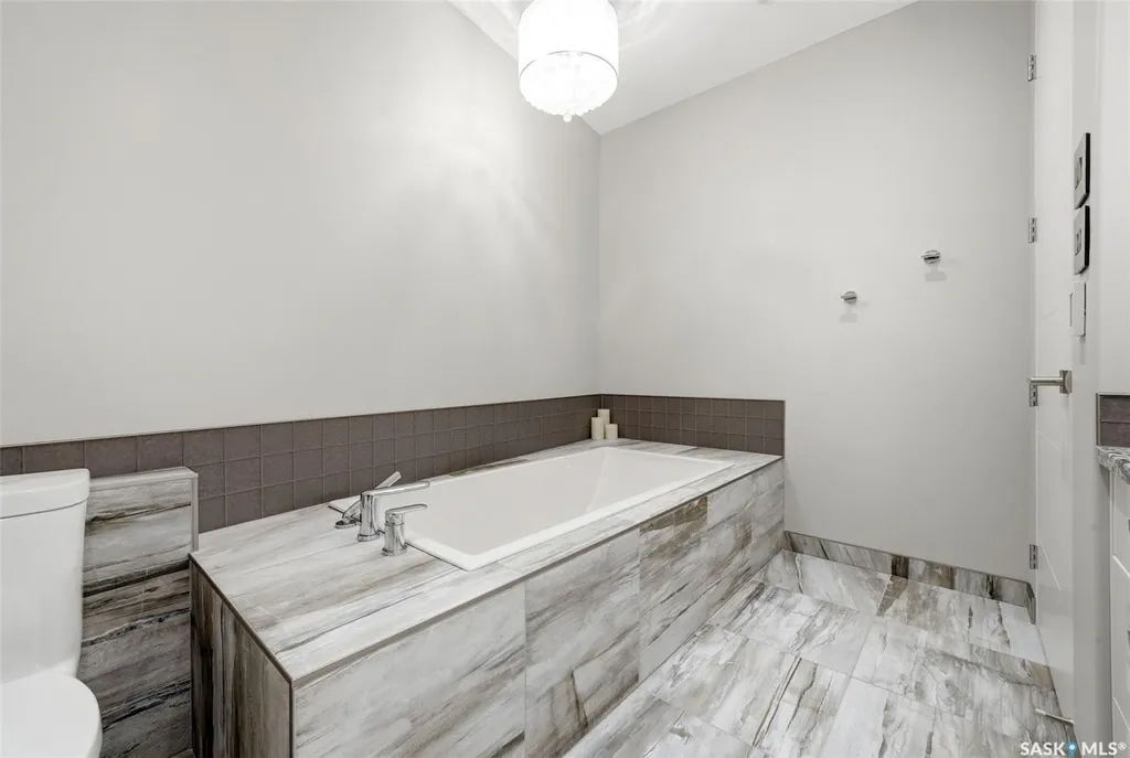 2168 Riverbend Cove Regina SK S4V 1R8