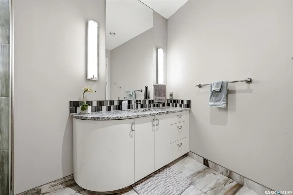 2168 Riverbend Cove Regina SK S4V 1R8