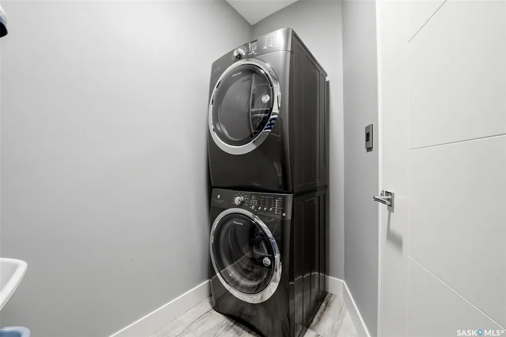 2168 Riverbend Cove Regina SK S4V 1R8