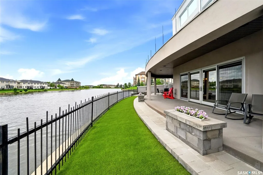 2168 Riverbend Cove Regina SK S4V 1R8