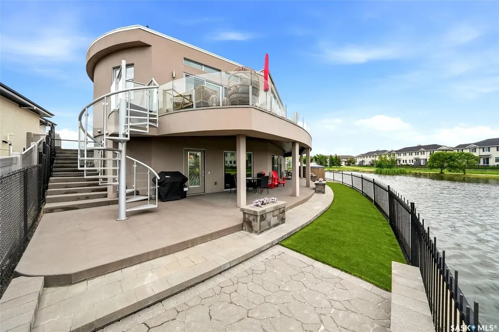 2168 Riverbend Cove Regina SK S4V 1R8