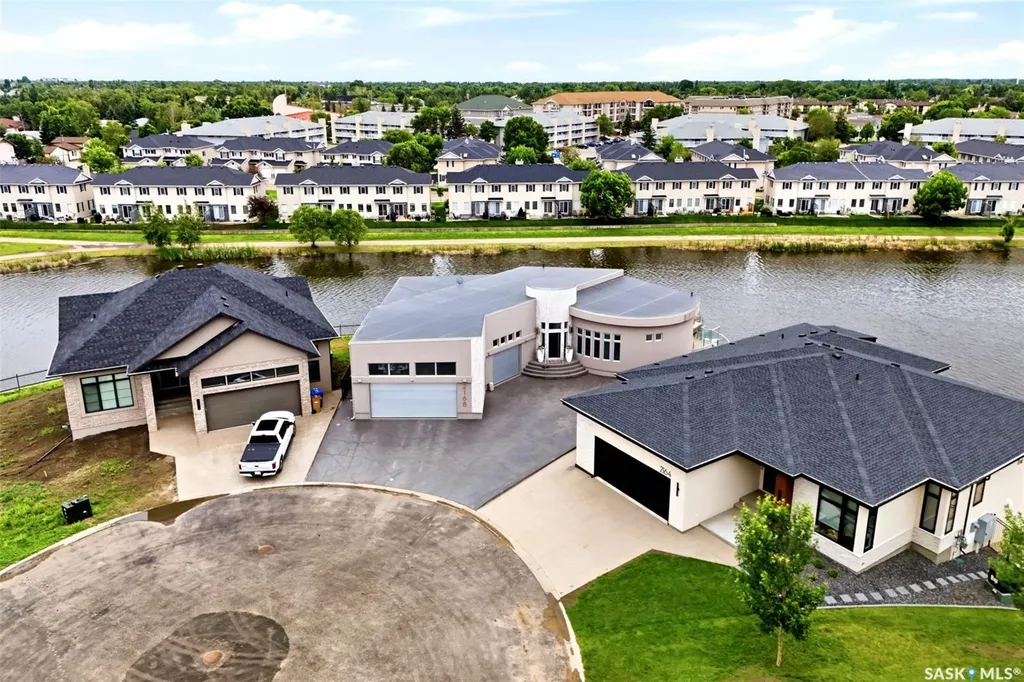2168 Riverbend Cove Regina SK S4V 1R8