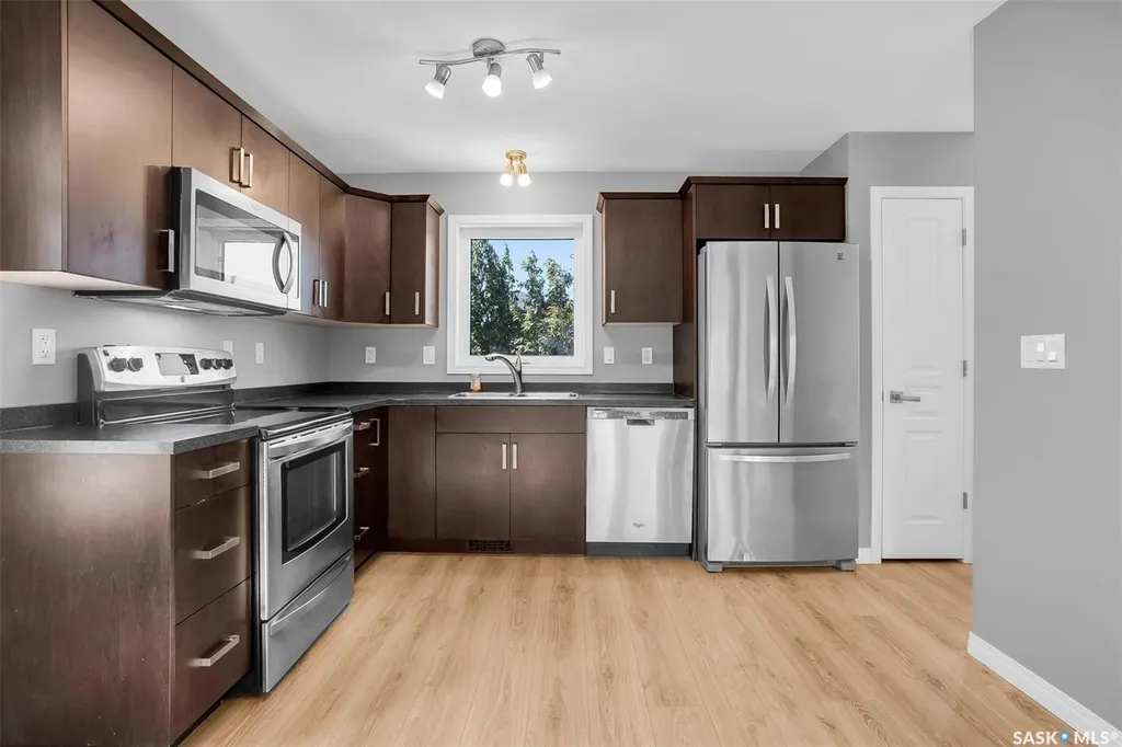 643 Hampton Circle Saskatoon SK S7R 0K1