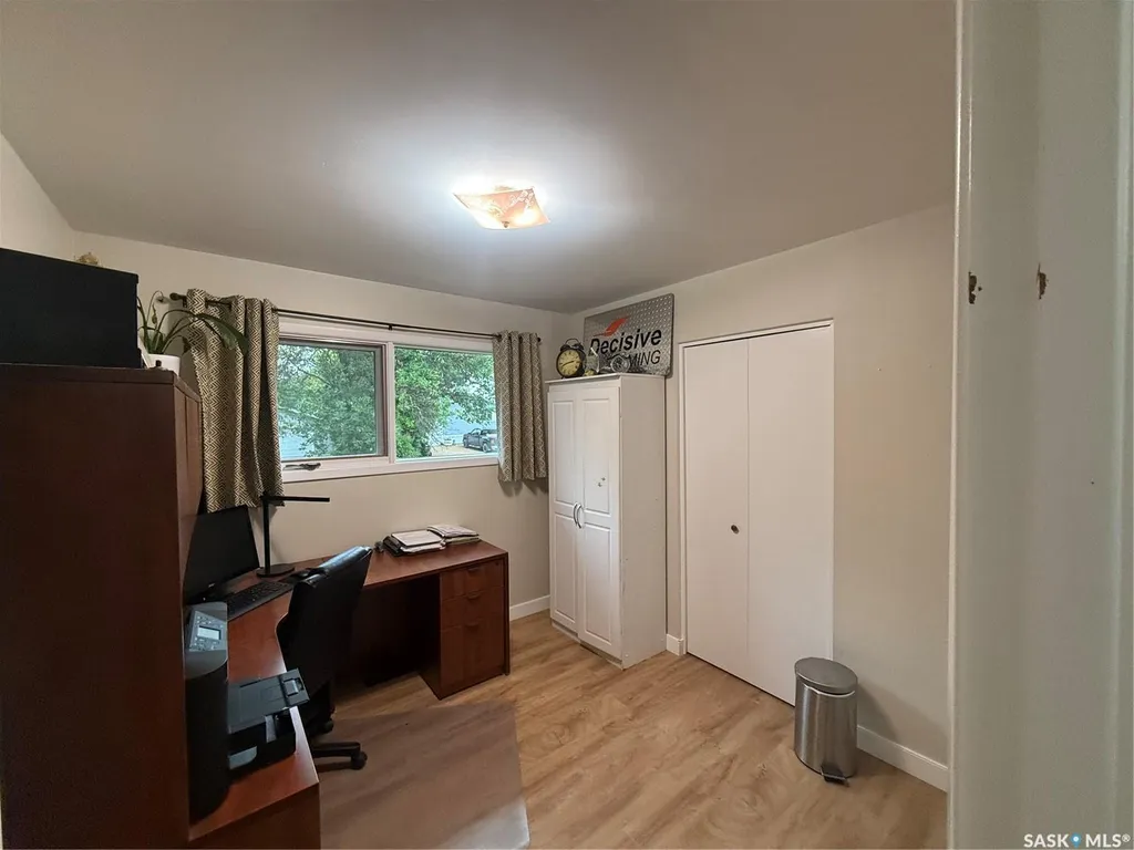 214 Brian Street Limerick SK S0H 2P0
