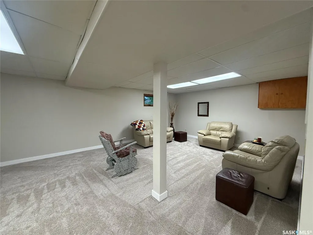 214 Brian Street Limerick SK S0H 2P0