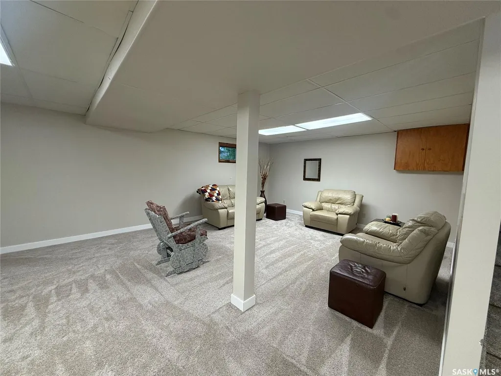 214 Brian Street Limerick SK S0H 2P0