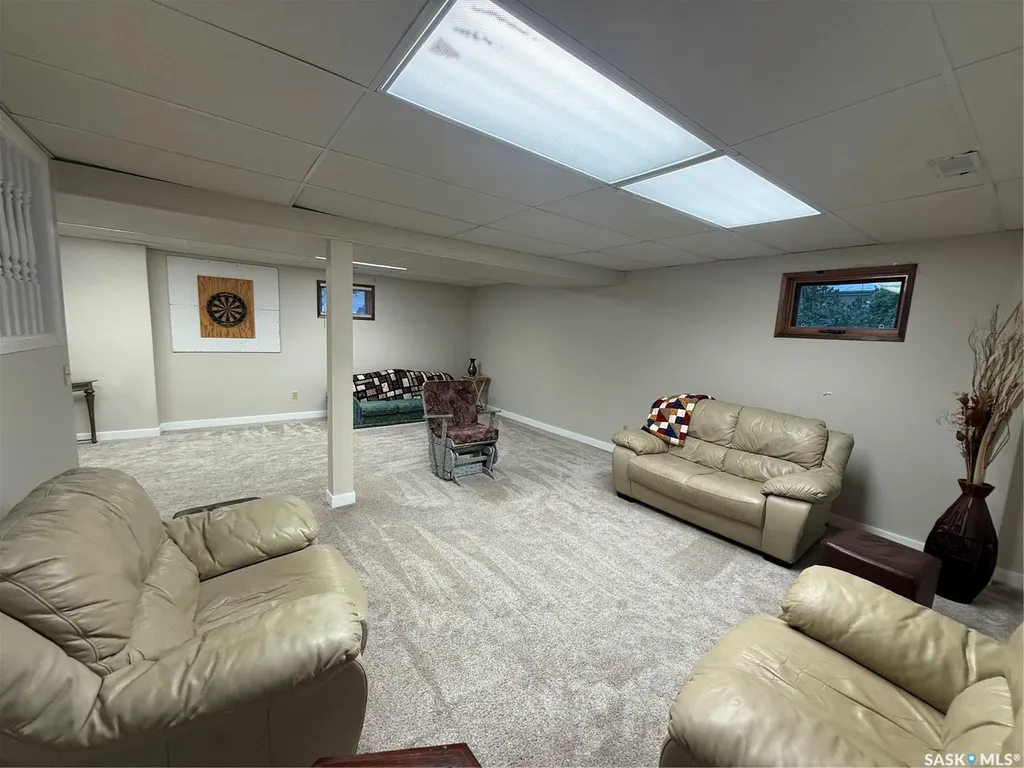 214 Brian Street Limerick SK S0H 2P0