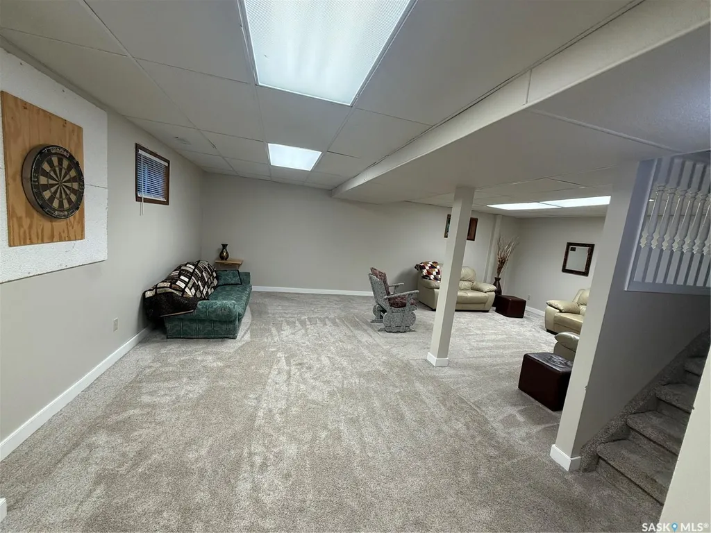 214 Brian Street Limerick SK S0H 2P0