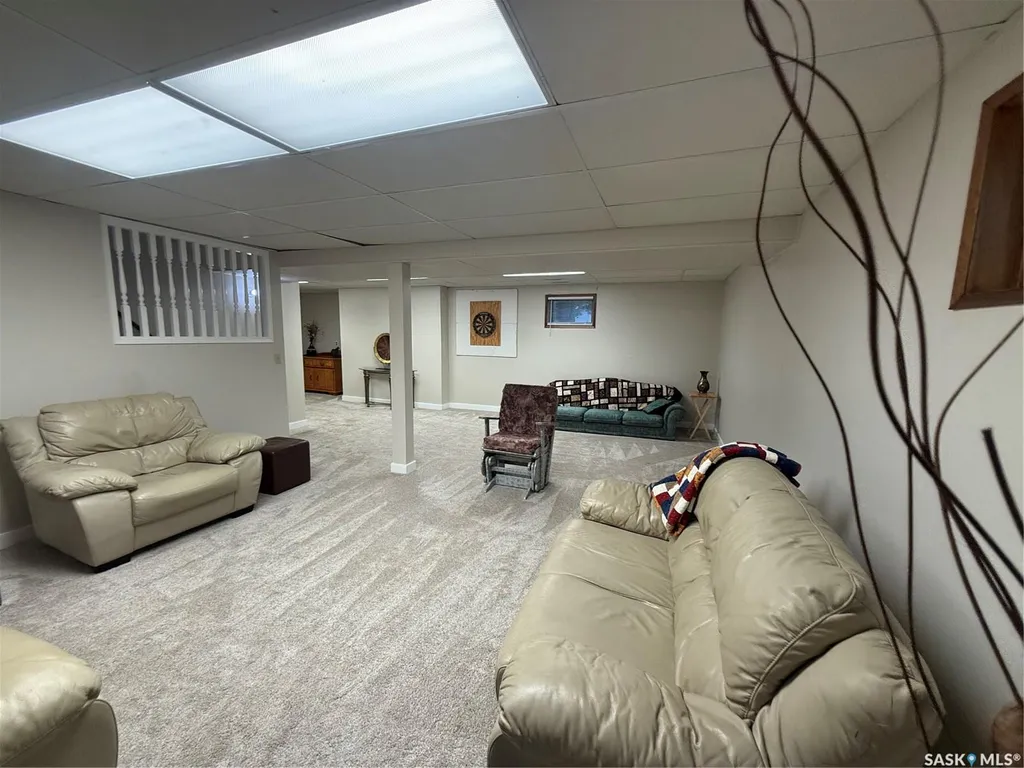 214 Brian Street Limerick SK S0H 2P0