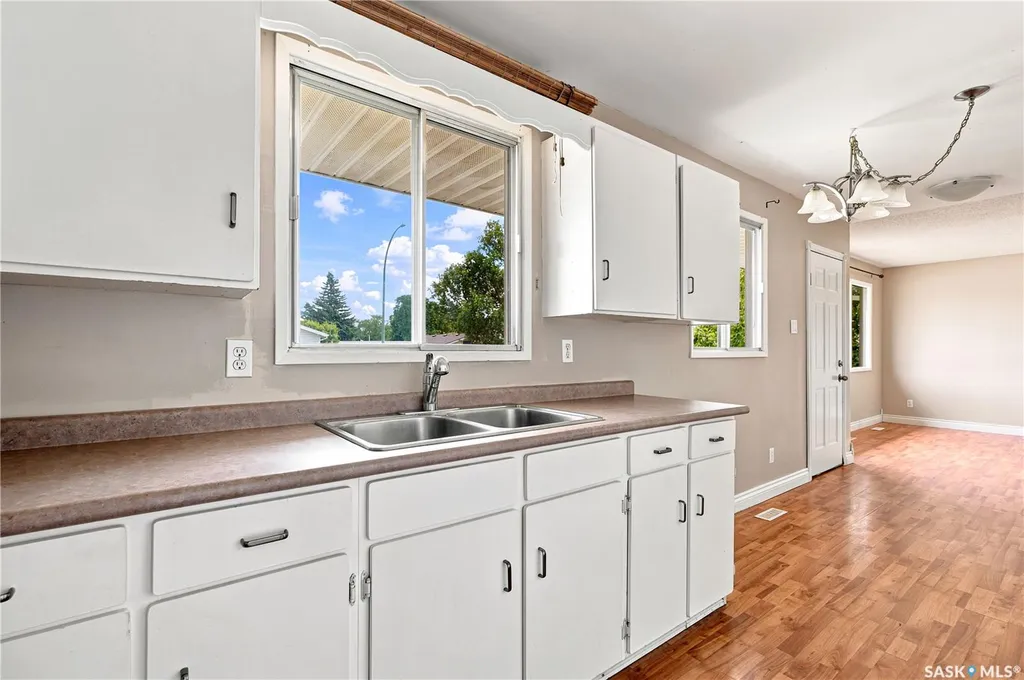 457 Meighen Crescent Saskatoon SK S7L 5H3