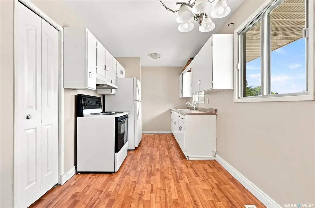457 Meighen Crescent Saskatoon SK S7L 5H3