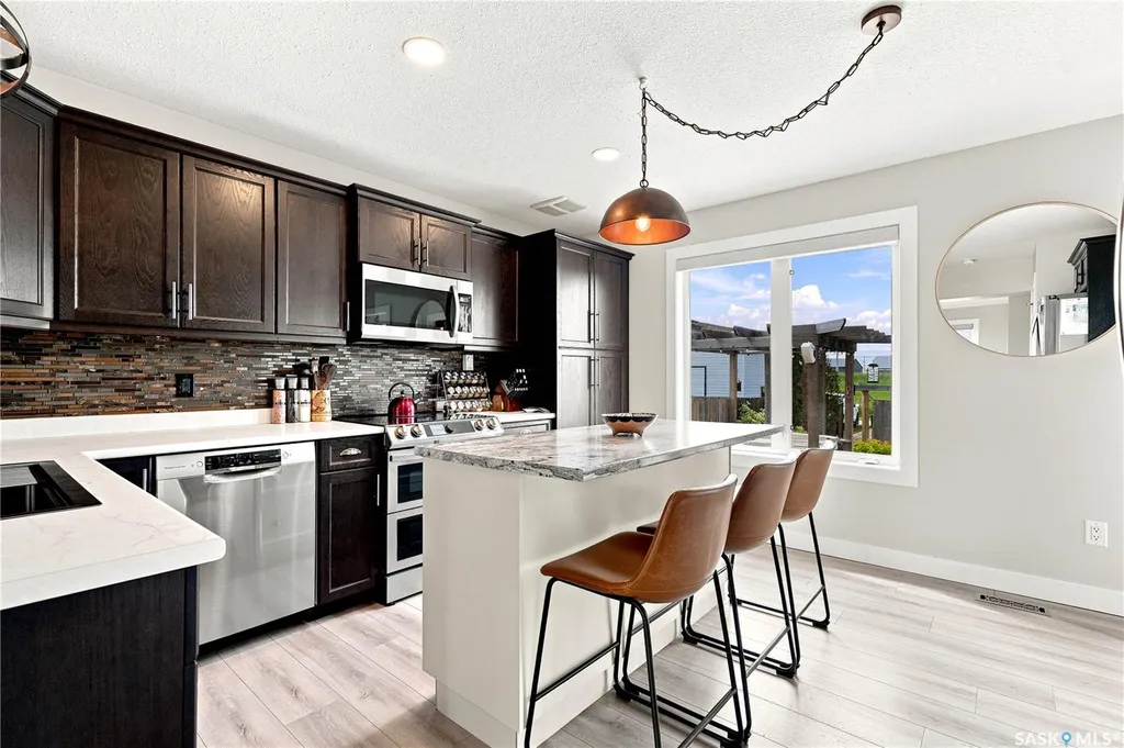 944 Glenview Cove Martensville SK S0K 0A2