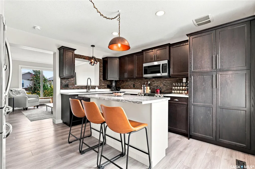 944 Glenview Cove Martensville SK S0K 0A2