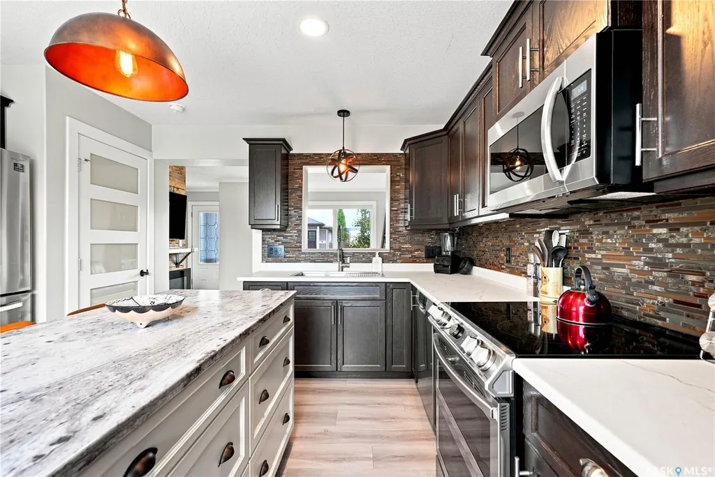 944 Glenview Cove Martensville SK S0K 0A2