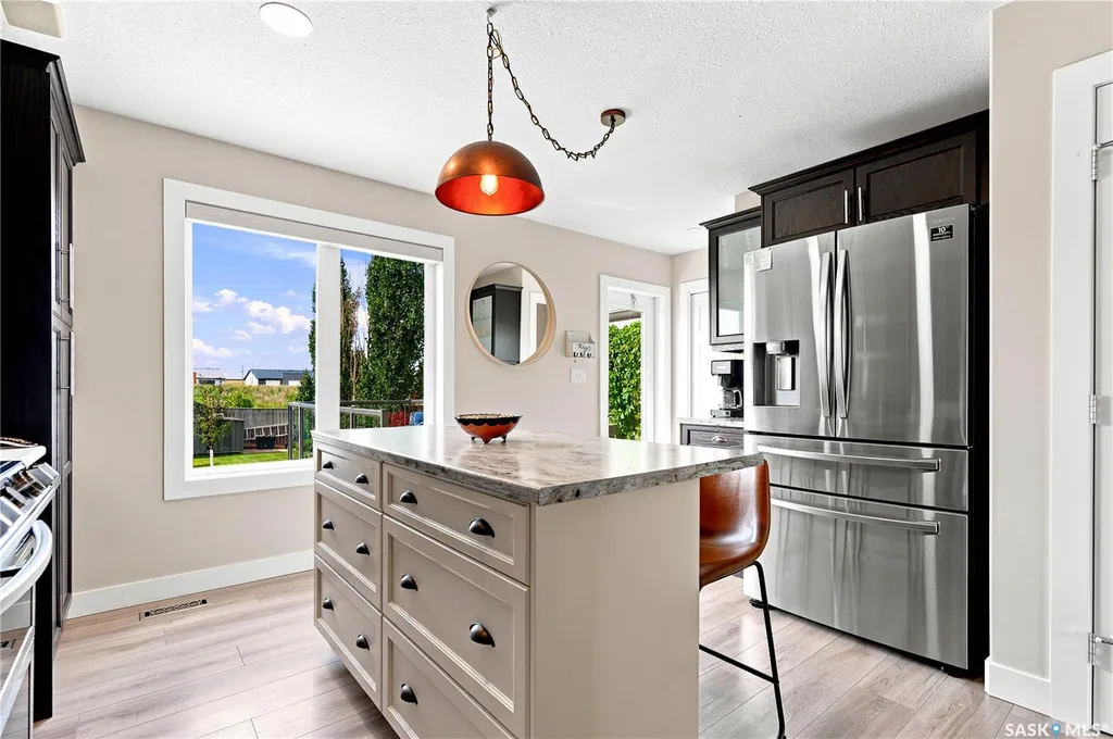 944 Glenview Cove Martensville SK S0K 0A2