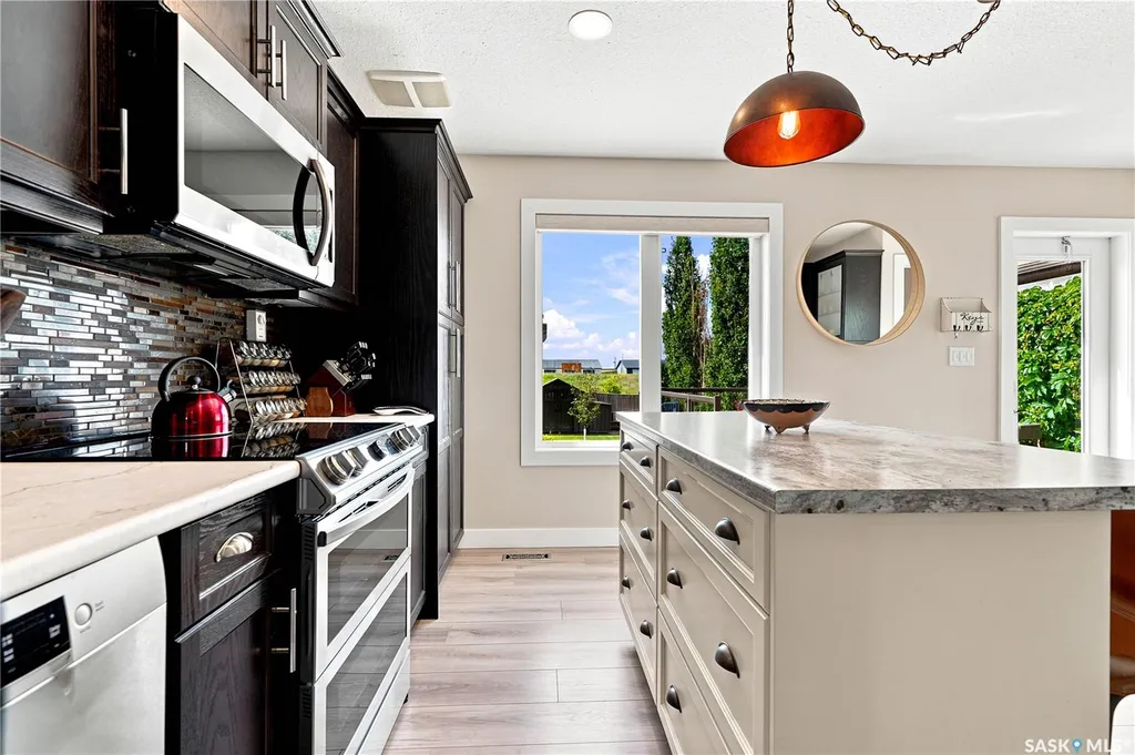 944 Glenview Cove Martensville SK S0K 0A2