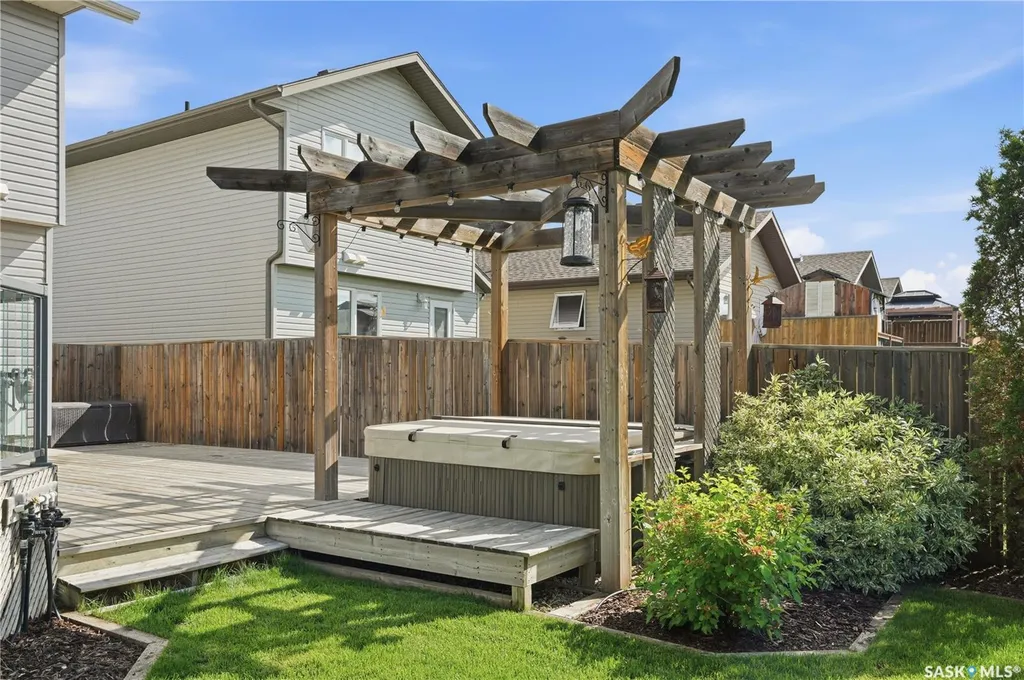 944 Glenview Cove Martensville SK S0K 0A2